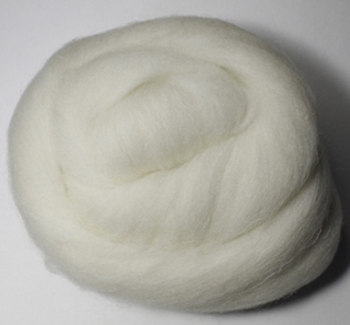 ČESANÁ JEMNÁ VLNA MERINO - BÍLÁ MLÉČNÁ (bělená) - 20 g