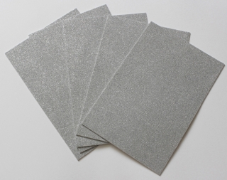 PĚNOVÁ GUMA MOOSGUMMI S GLITRY STŘÍBRNÁ - 20 x 30 cm